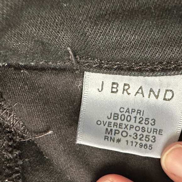 J Brand Capri mid rise size 28 sharkbite raw hem distressed skinny jeans black - Picture 12 of 13